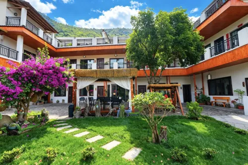 Xingyi WanFenglin Qianshanli Inn