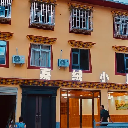 Heishui Jiarong Residence Homestay