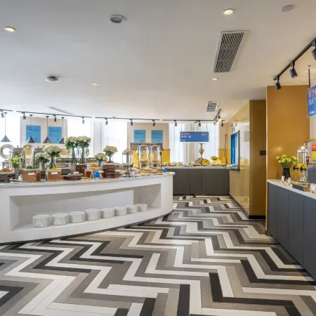 Holiday Inn Express URUMQI STATION by IHG Отели рядом со станцией Wulumuqi Railway Station