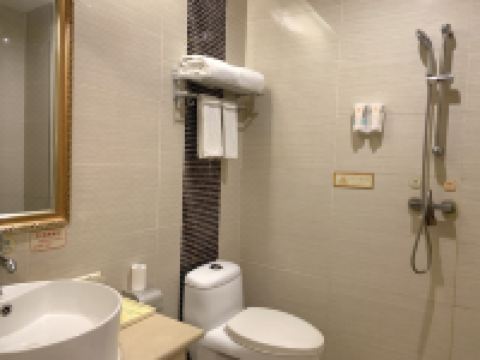 怡莱酒店(咸阳人民西路科技大学店) - 豪华大床房