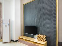 四月上筑精品复式公寓(广州奥园越时代店) - 3D电影大床房