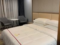 威信亿达酒店 - 豪华大床房