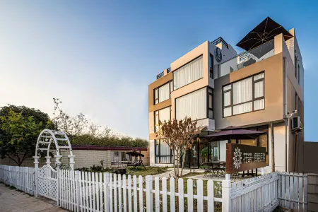 Floral Hotel ·  Zhangjiagang Qixi Hotel Отели рядом с достопримечательностью «Liangfeng Ecological Park»