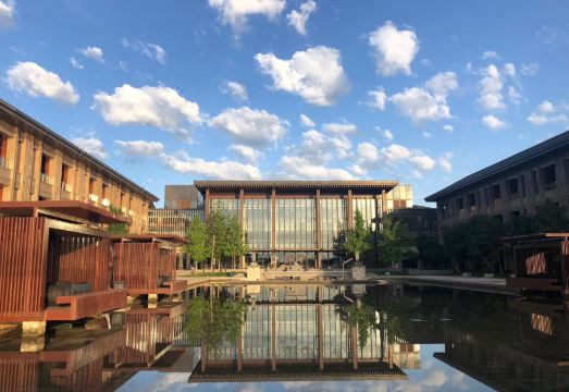 1. 베이징 옌치 호..