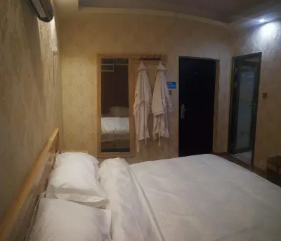 Qamdo Banshichang Hotel Hotels near Qiangbalin Temple