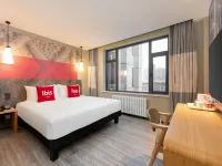Ibis Hotel (Dalian Railway Station Light Rail Station) Hotels near Dalian Railway Station