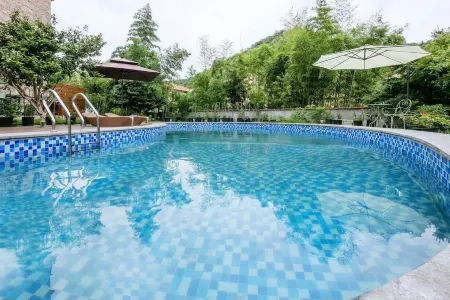 Ear Garden Guesthouse Отели рядом с достопримечательностью «Baiyun Mountain Pavilion»