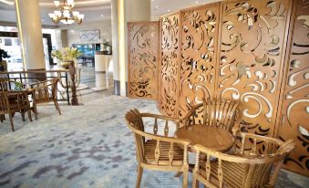 Huada Hotel - Housity
