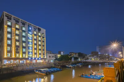 Riverside Apartment (Gold Coast Branch) Hotels near Xiayong