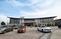 Lankao Chengbi Jianguo Hotel - parking
