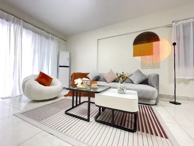Hailing Island Lanbang Holiday Apartment (Shili Yintan Nanhaiwan Garden)