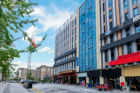 LanOuShangPin Hotel (Longhu Park Store, Yantan District, Zigong City) Отели рядом с достопримечательностью «Zigong Flower Sea»