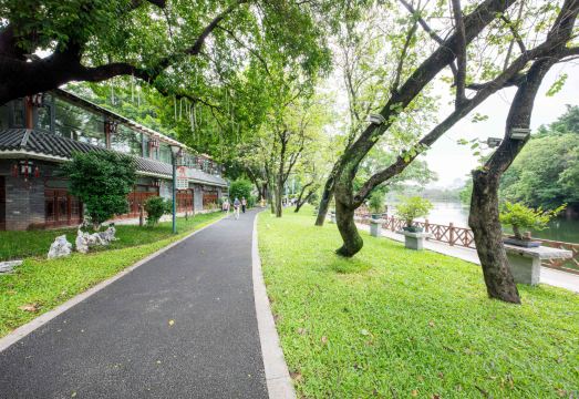 아오치 호텔 주변 거리 또는 외관