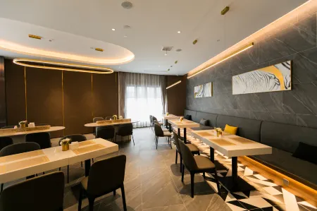 Homeinn Plus Hotel (Nantong Haimen Fujiang Road) Отели рядом со станцией Haimen Railway Station