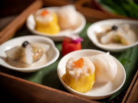 Langham Place Guangzhou Отели рядом с достопримечательностью «Guangdong University of Foreign Studies (South Campus)»