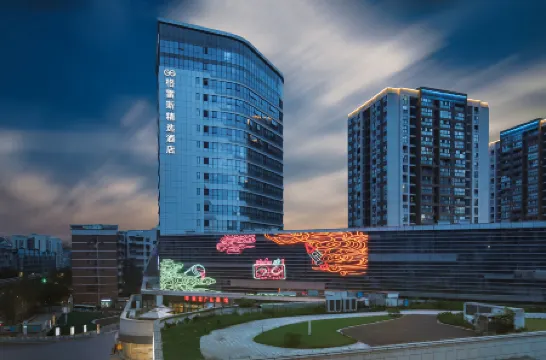 Chongqing Jiangbei International Airport Huixing Light Rail Station Grace Select Collection Hotel