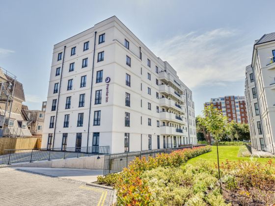 プレミア イン ボーンマス ウェスト クリフ