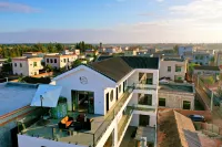 Antarctica Village Seascape B&B Hotels near Denglou Cape