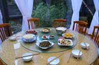 Jizu Mountain Wild Restaurant Inn Hotel a Binchuan