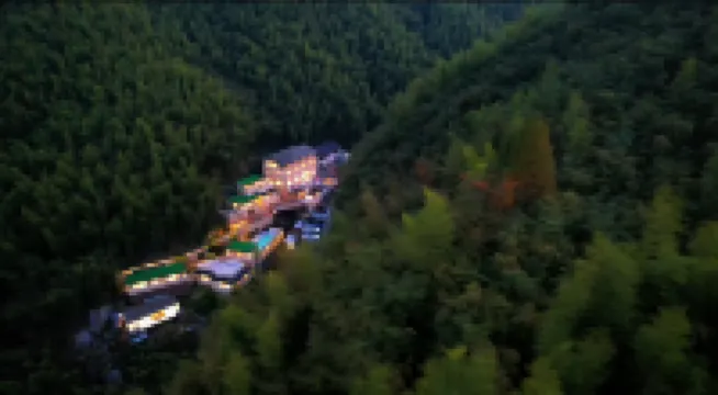 Mountains beyond mountains Liu su shan she hot spring holiday meisu