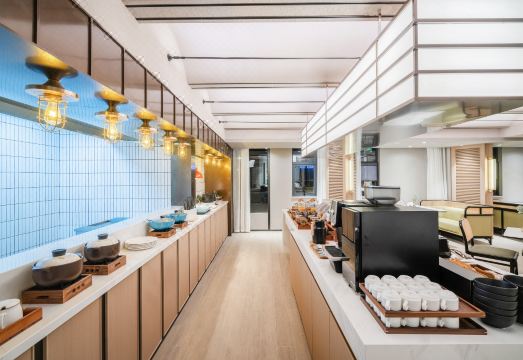 1. 이스트 스트리트..