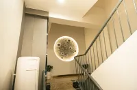 Jinyue Hotel (Guilin Liangjiang Sihu East and West Lane)