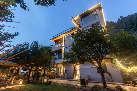 Qingyuan Tenghu Xiaoyuan Slow Time Homestay Отели рядом с достопримечательностью «Niuyuzui Scenic Area»