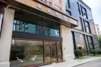 泉盛居酒店（凱里高鐵南站店） 鄰近苗妹非遺博物館的酒店