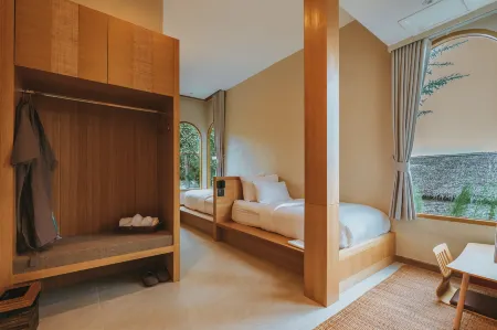 Le La Lake Resort and Spa Отели рядом с достопримечательностью «Kaeng Krachan Dam Electric»