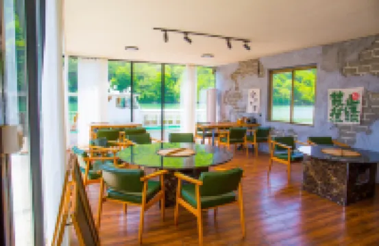 Kuandian Lake Light Mountain House B&B