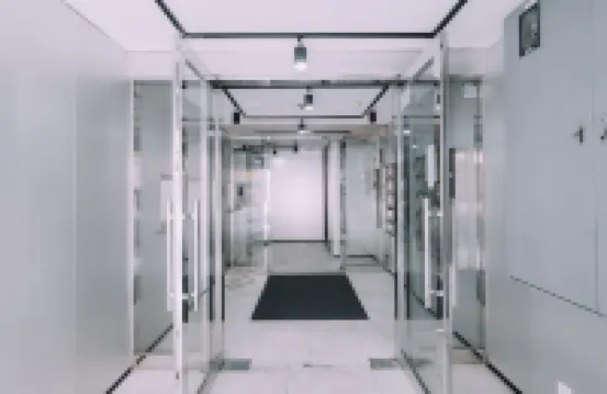 Minimalist Loft 10: Namba Compact Studio & 24/7 Gym