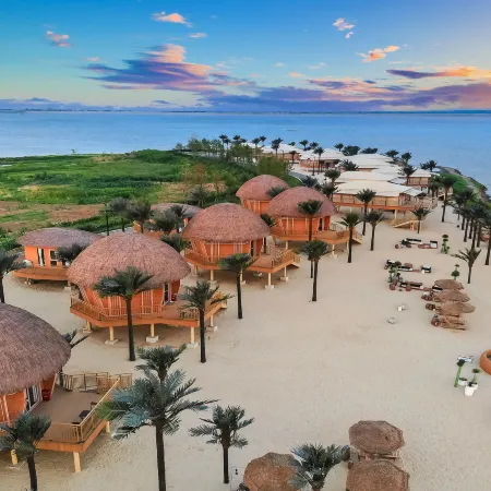 Xinyang Xingxiu River Beach Camping Hotel