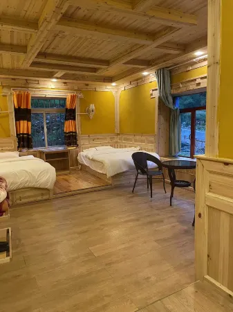 Lotus Lake View Homestay Отели рядом с достопримечательностью «Lotus Sea»