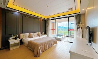 Longmen Yihai Chi Hot Spring Hotel