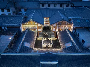 Far Hil Reflectsnow Hotel