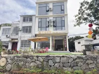石居溪畔民宿（峒那嶼灣店） 古榕堂附近的飯店