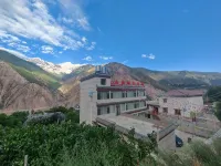 吉桑頓主民宿（梅里雪山景區店） 飛來寺景區-1號觀景台附近的飯店