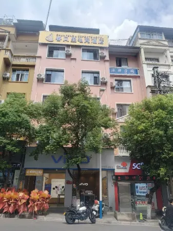 E-sports hotel in the spring breeze