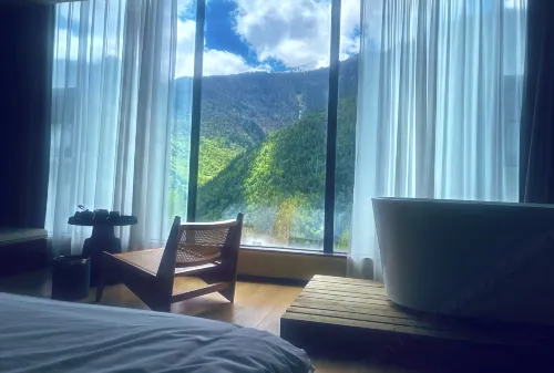 Valley Retreat Homestay (Shuangqiaogou, Siguniang Mountain) - Balkon