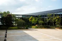 Juyuan Homestay Resort Hotel - parking