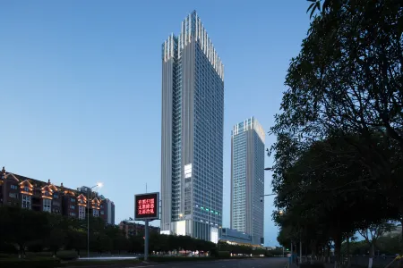 Huanlv Hotel (Chongqing Longtousi North Railway Station)