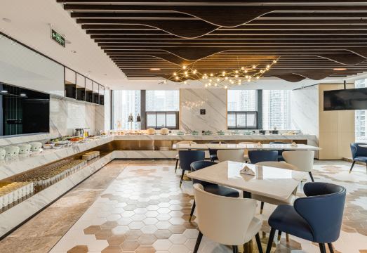 4. 아투어 호텔 (..