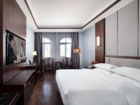 维也纳国际酒店(阿勒泰迎宾路店) - 豪华山景大床房