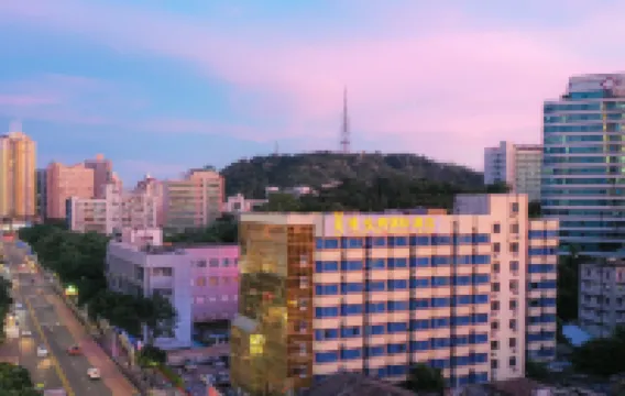 維也納國際酒店（珠海情侶路日月貝大劇院店） 鄰近百分百購物中心的酒店