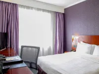 Novotel Century Hong Kong Hotels near Wan Chai