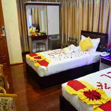 Golden City Light Hotel Rooms