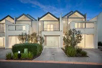 クエスト サンクチュアリ レイクス ウェロビー・オープン・レンジ動物園周辺のホテル