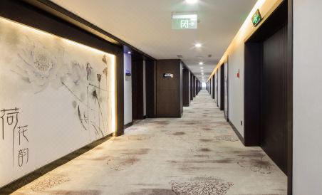 Longshan Hotel - Housity