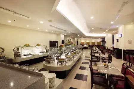 Bayview Hotel Langkawi Отели рядом с достопримечательностью «Wat Koh Wanararm Langkawi»