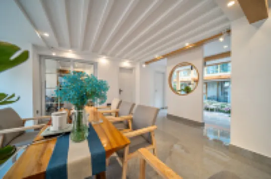 Huashijian Inn (Lijiang Ancient City Mufu Branch)